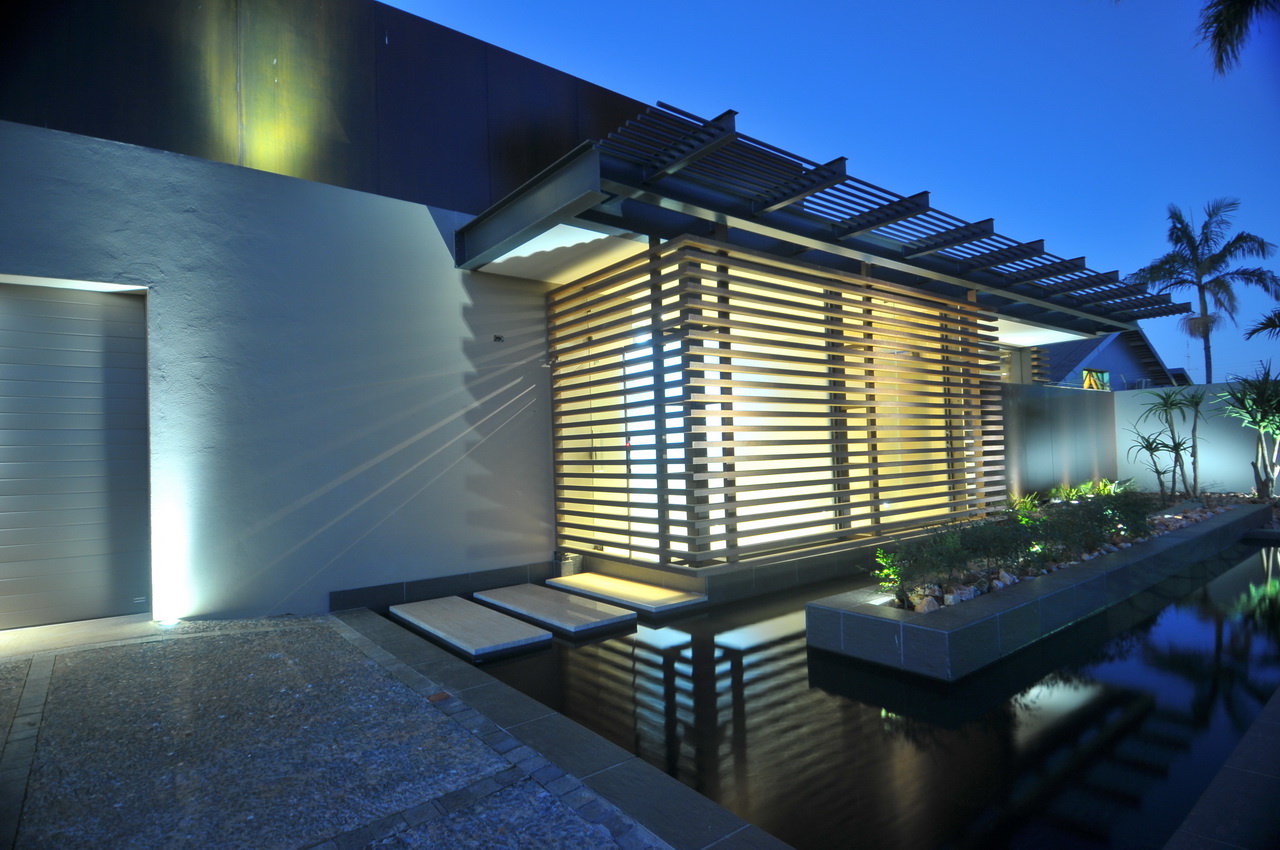Abo villa by Werner van der Meulen for Nico van der Meulen Architects_03