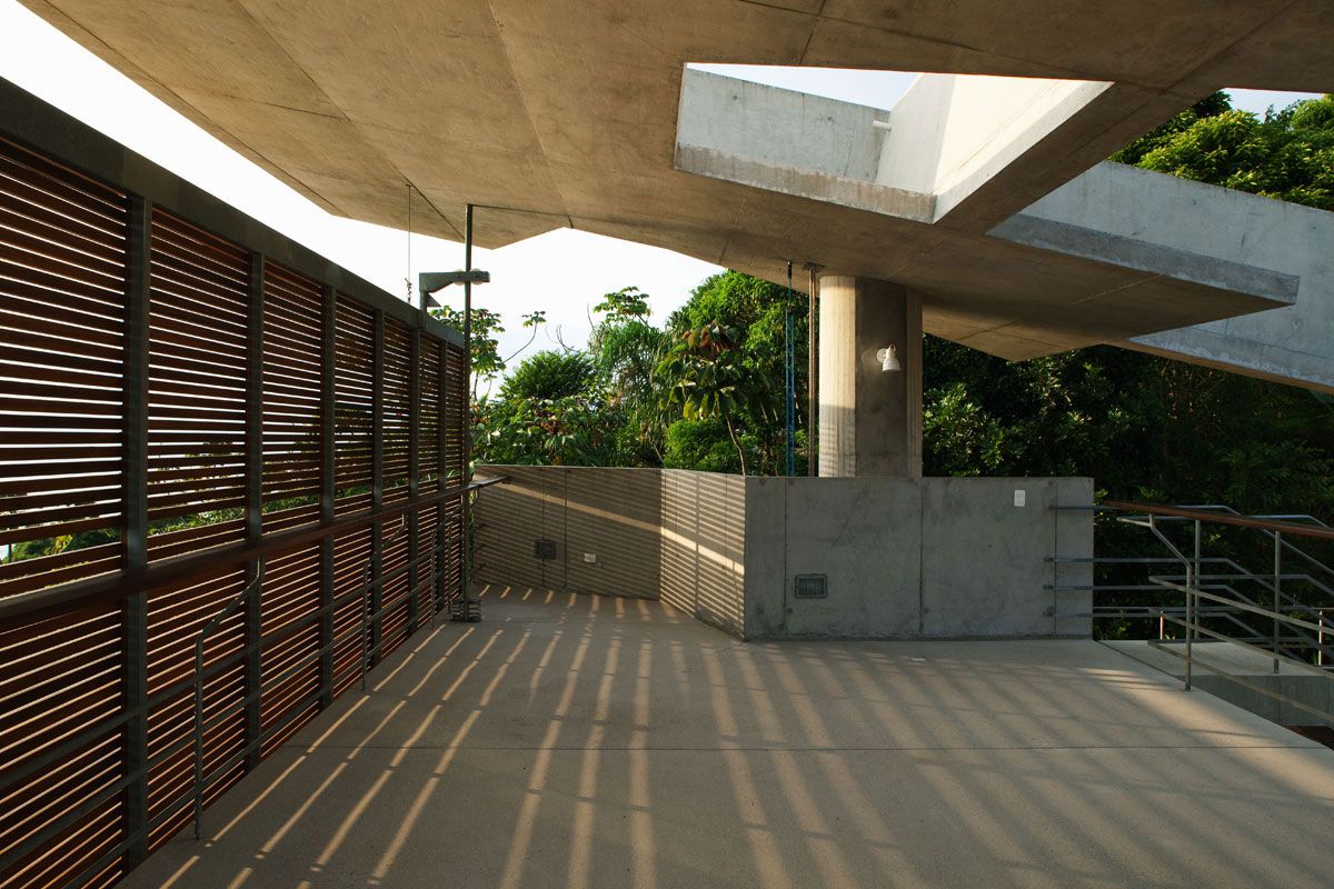 Beautiful-Concrete-House-in-Ubatuba-22