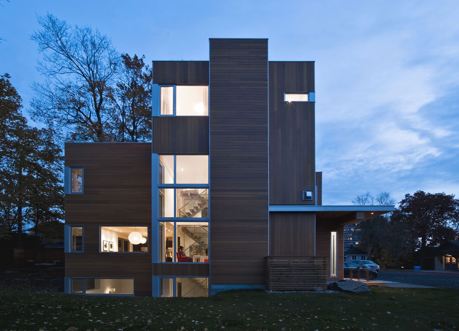 Contemporary-Lighthouse-Residence-in-Ottawa-02