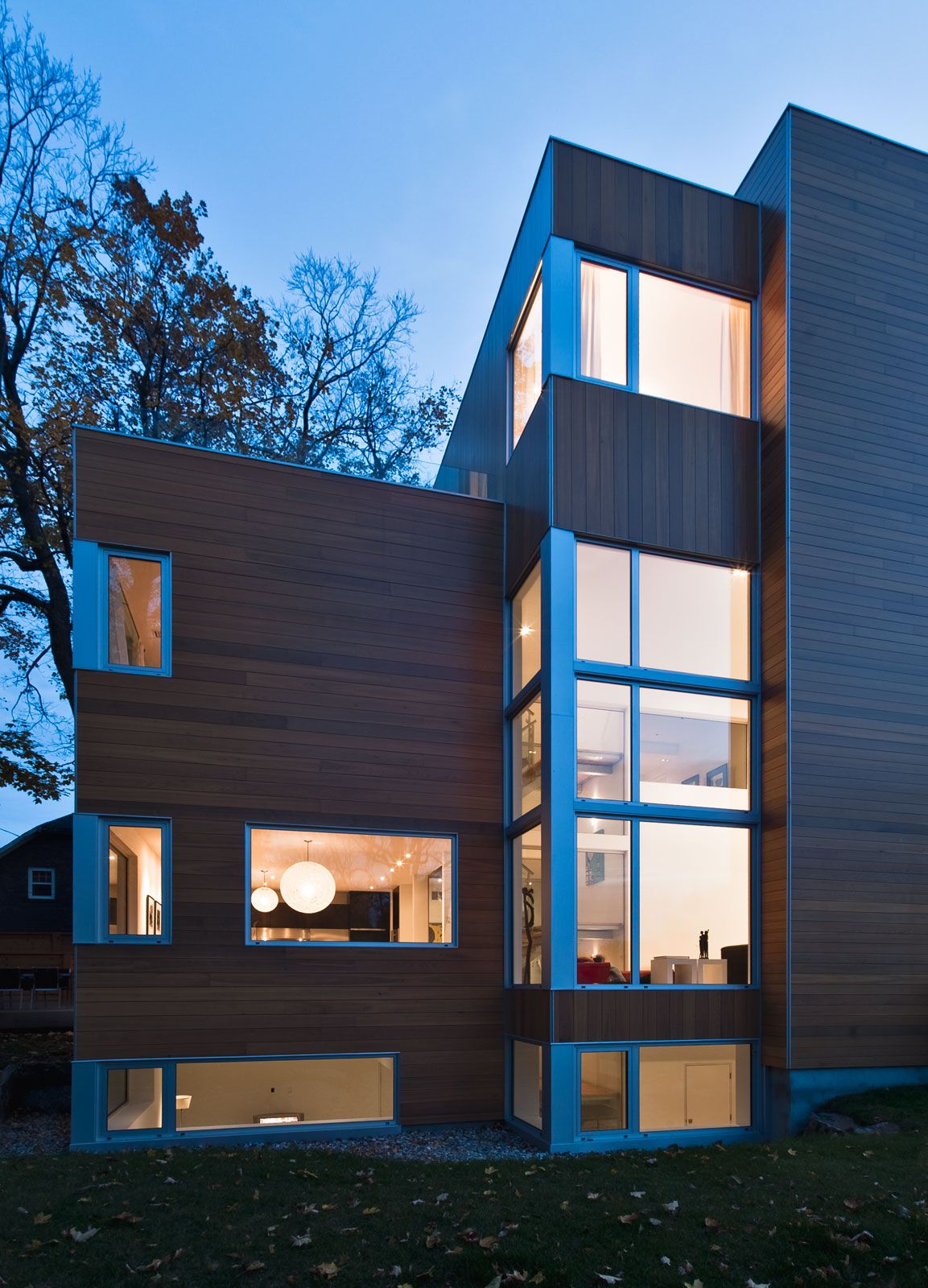 Contemporary-Lighthouse-Residence-in-Ottawa-03