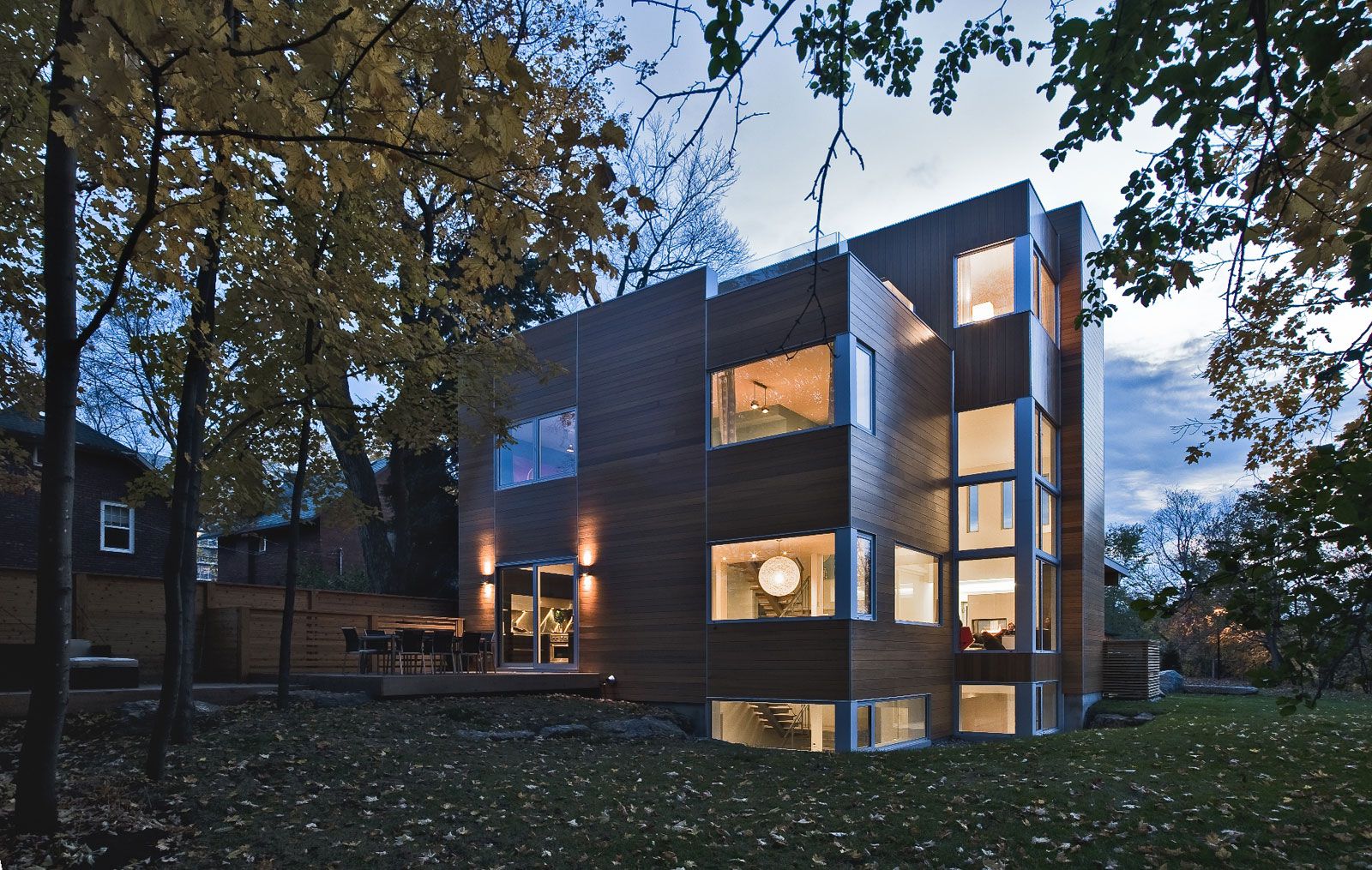 Contemporary-Lighthouse-Residence-in-Ottawa-04