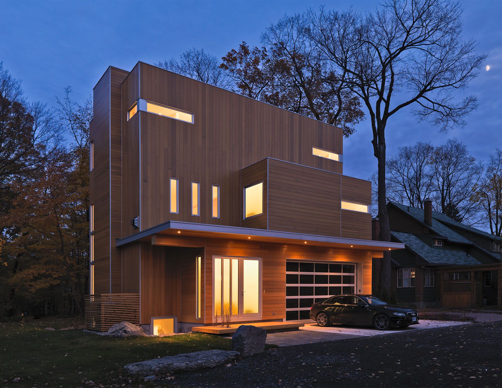Contemporary-Lighthouse-Residence-in-Ottawa-05