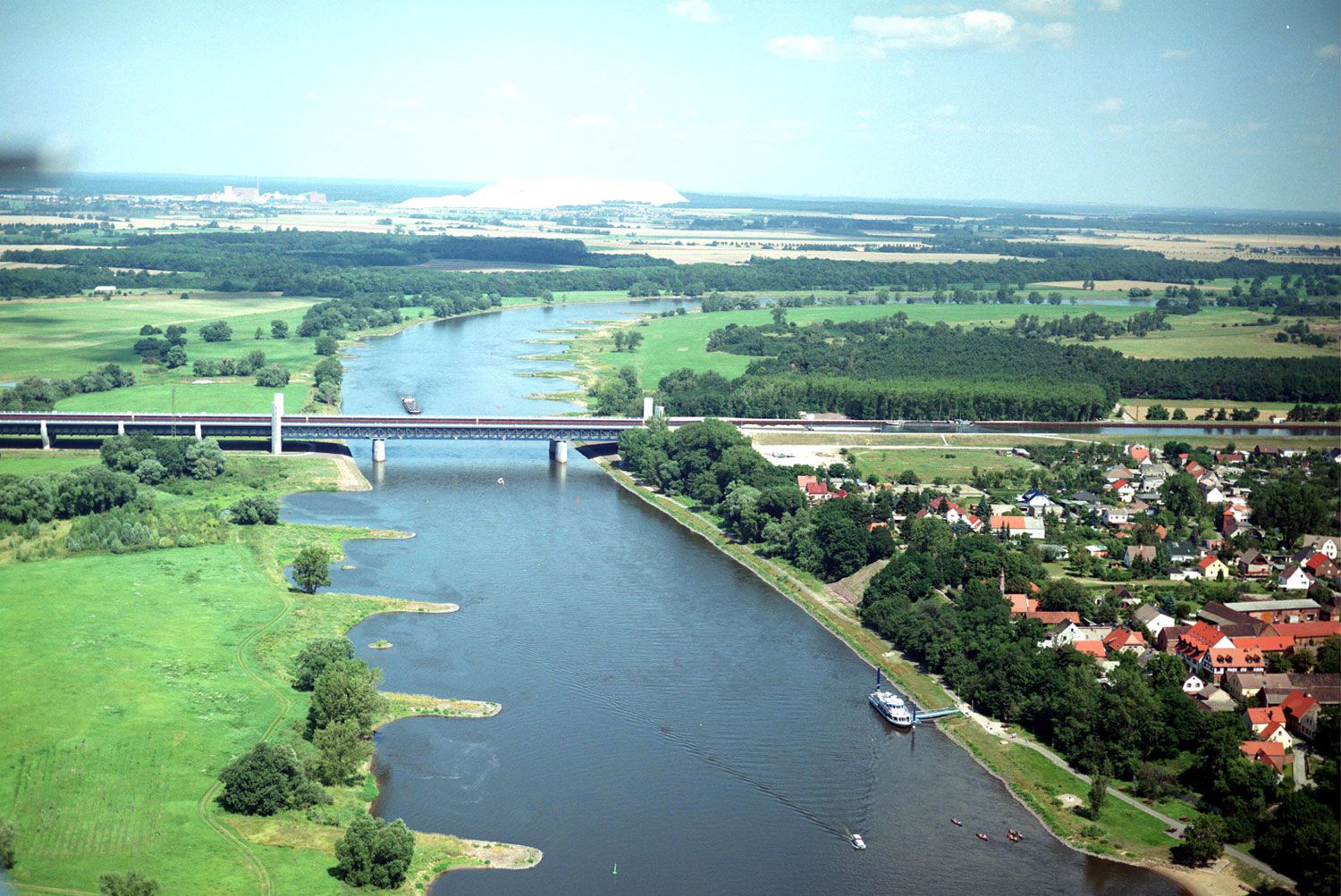 Magdeburg-Water-Bridge-02-1