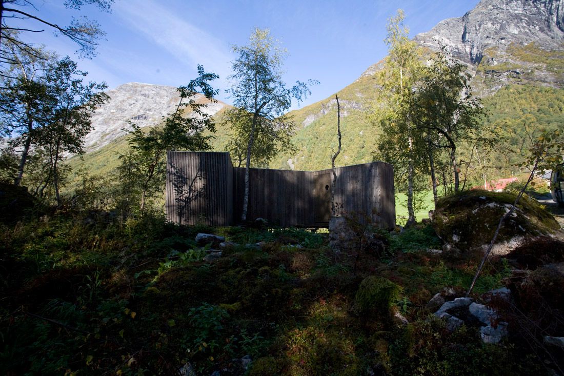 Minimalist-Juvet-Landscape-Hotel-in-Norway-03