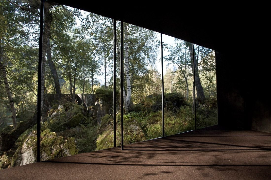 Minimalist-Juvet-Landscape-Hotel-in-Norway-11