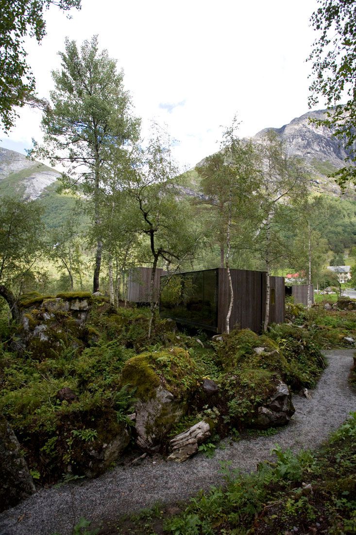 Minimalist-Juvet-Landscape-Hotel-in-Norway-15