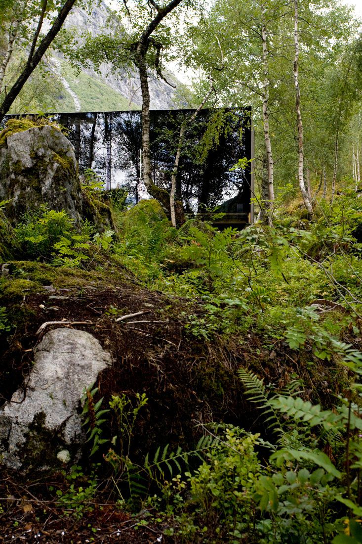 Minimalist-Juvet-Landscape-Hotel-in-Norway-17