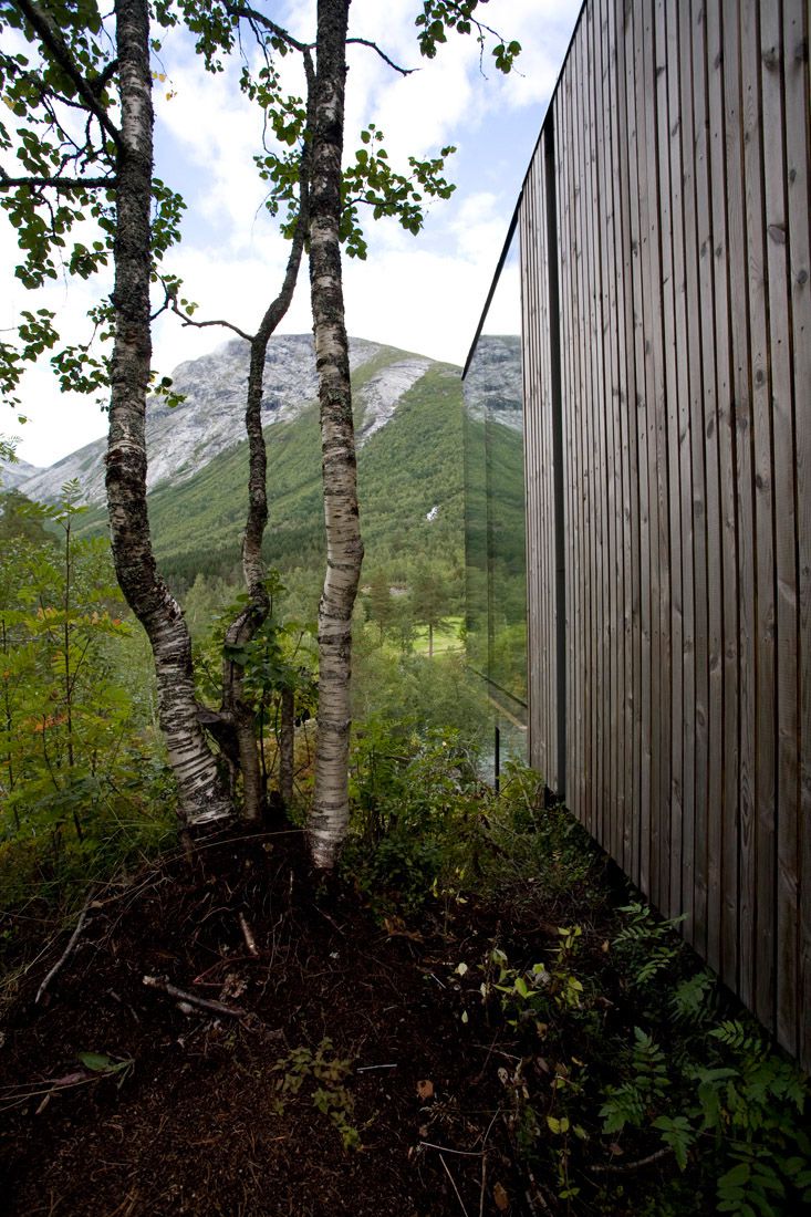 Minimalist-Juvet-Landscape-Hotel-in-Norway-20
