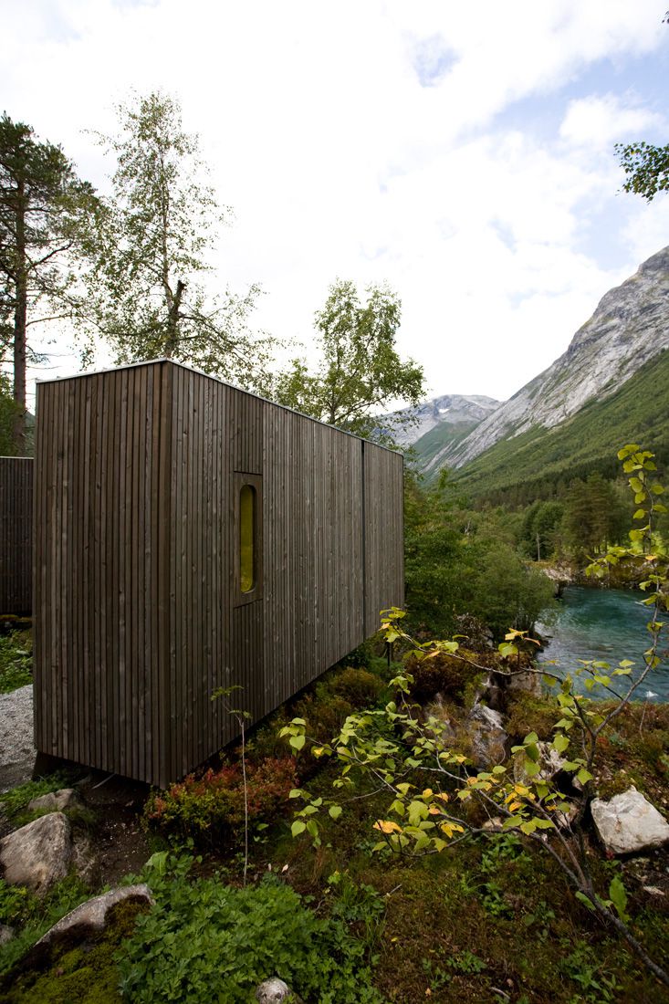 Minimalist-Juvet-Landscape-Hotel-in-Norway-22