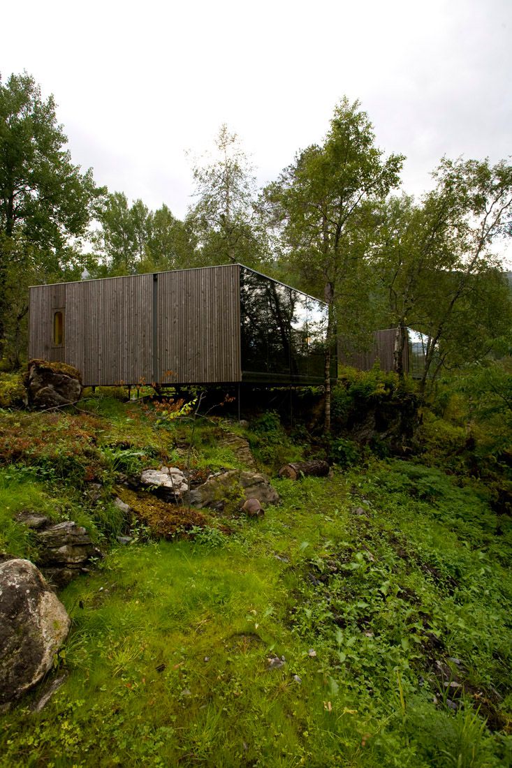 Minimalist-Juvet-Landscape-Hotel-in-Norway-24
