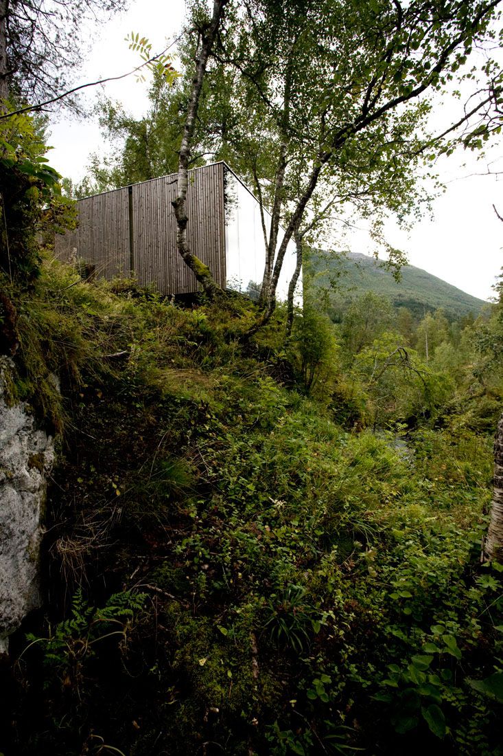 Minimalist-Juvet-Landscape-Hotel-in-Norway-25