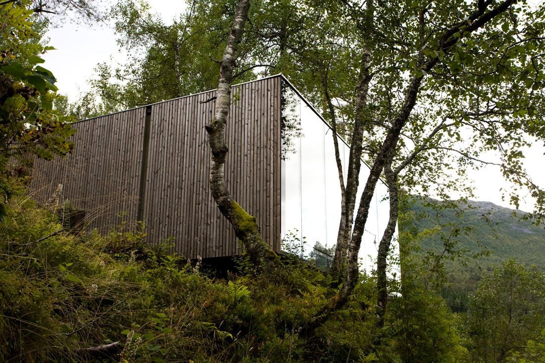 Minimalist-Juvet-Landscape-Hotel-in-Norway-26