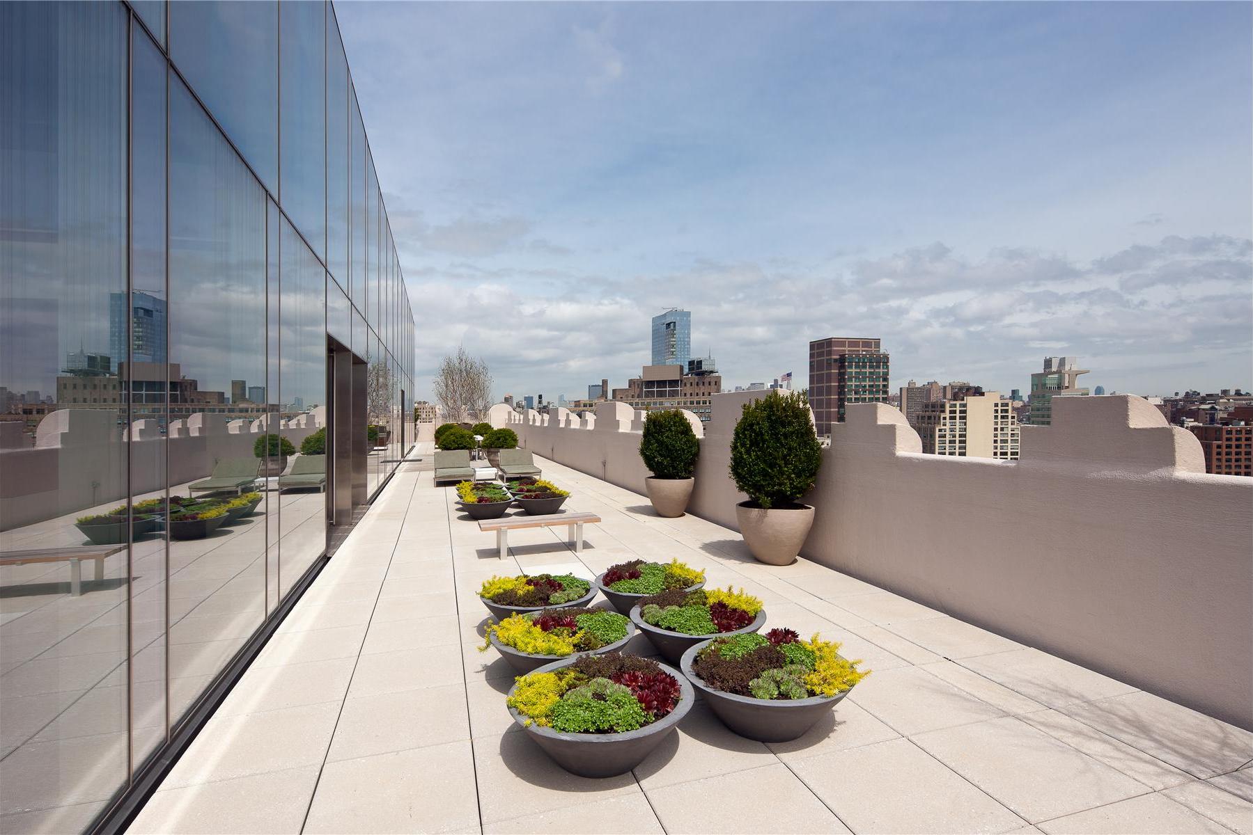 Modern-Full-Glass-Skyloft-Penthouse-05