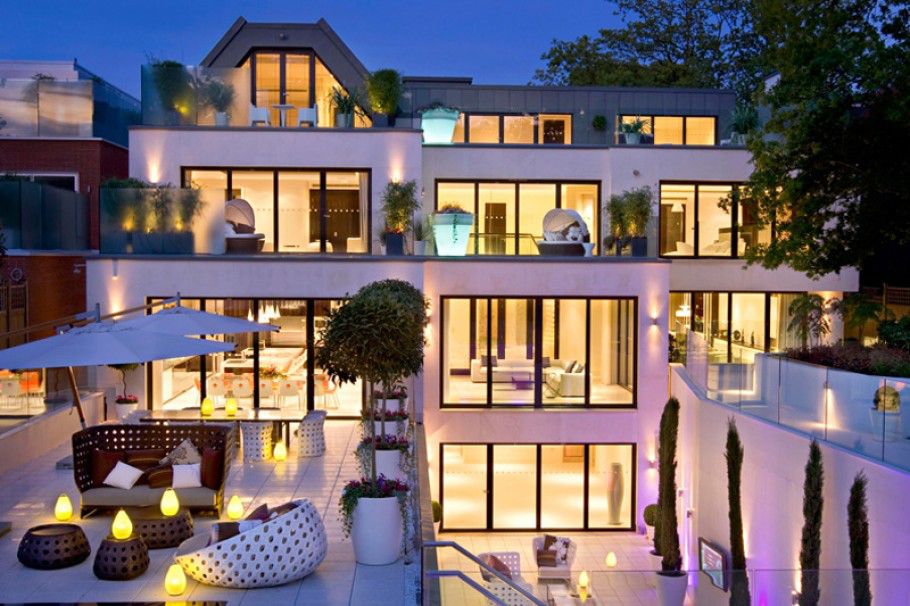 The-Dream-Mansion-in-London-by-Harrison-Varma-1