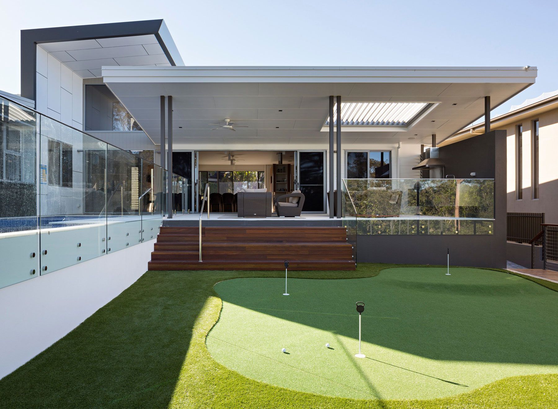 The-Golf-House-03