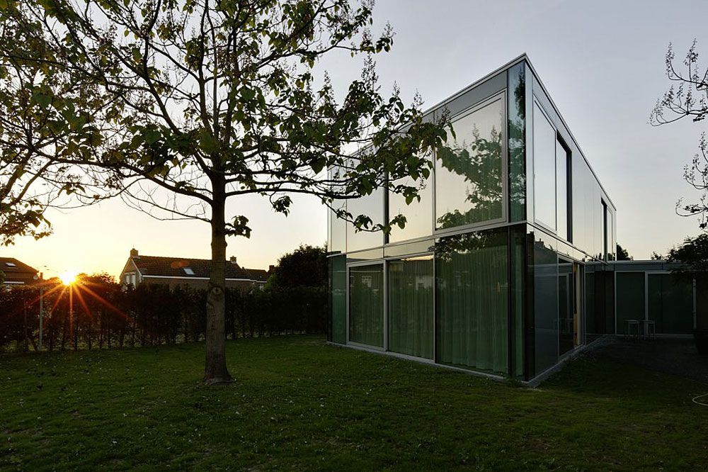 Glass-and-Concrete-H-House-01-3