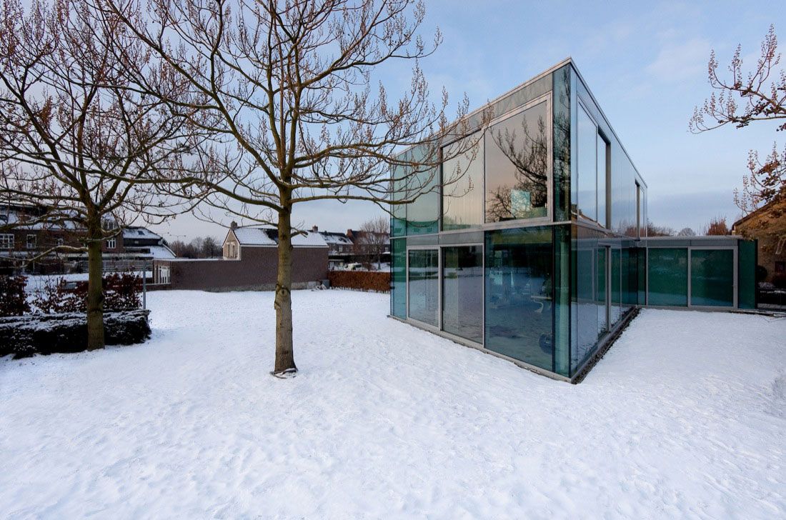Glass-and-Concrete-H-House-01