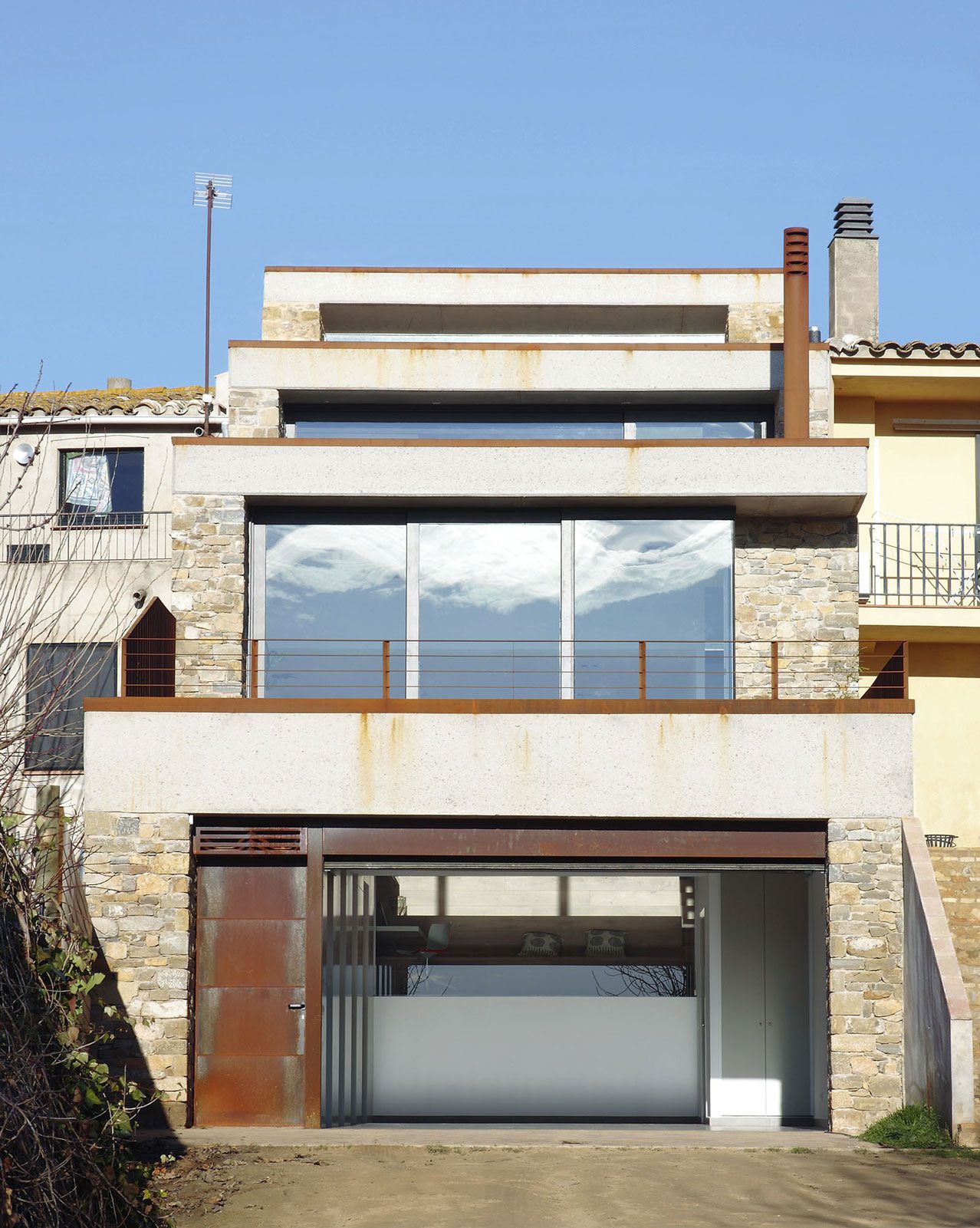 Terraced-House-in-Casavells-02