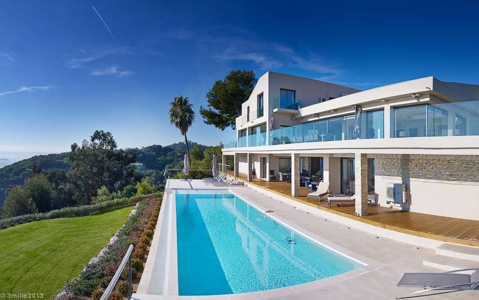 Contemporary-Estate-in-Super-Cannes-10