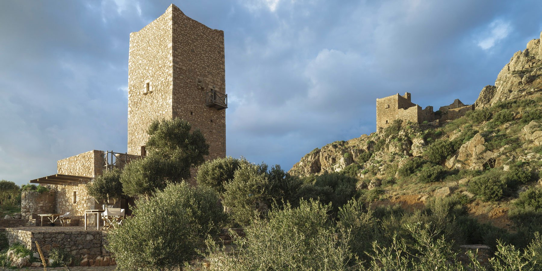 Tainaron-Blue-Retreat-04