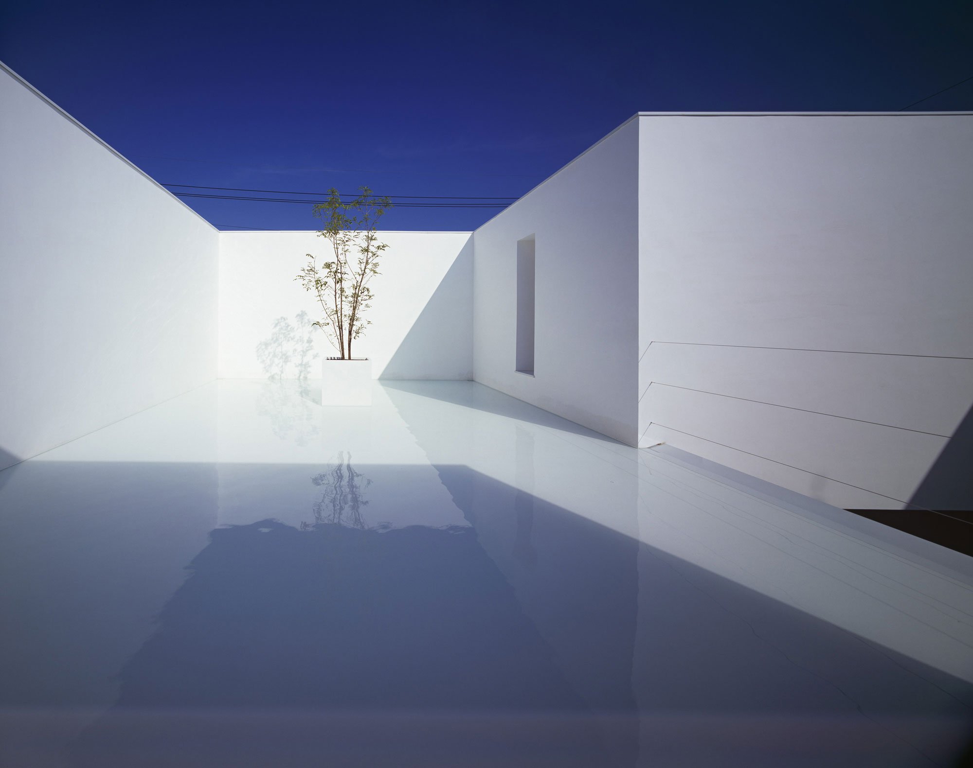 White-Cave-House-03