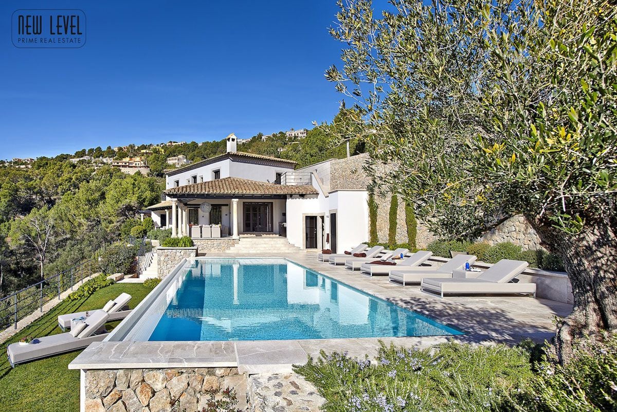 Luxury Villa With Fantastic Views Over the Hills of Mallorca-04