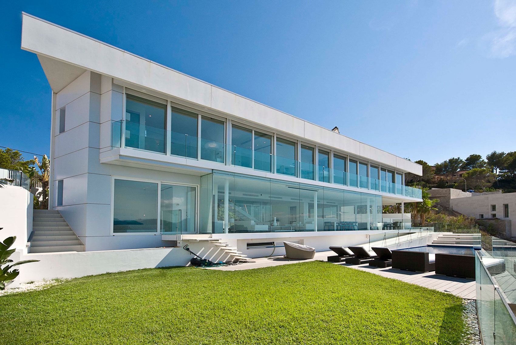 Stunning Ultramodern Meditetranian Villa Gold in Mallorca-01