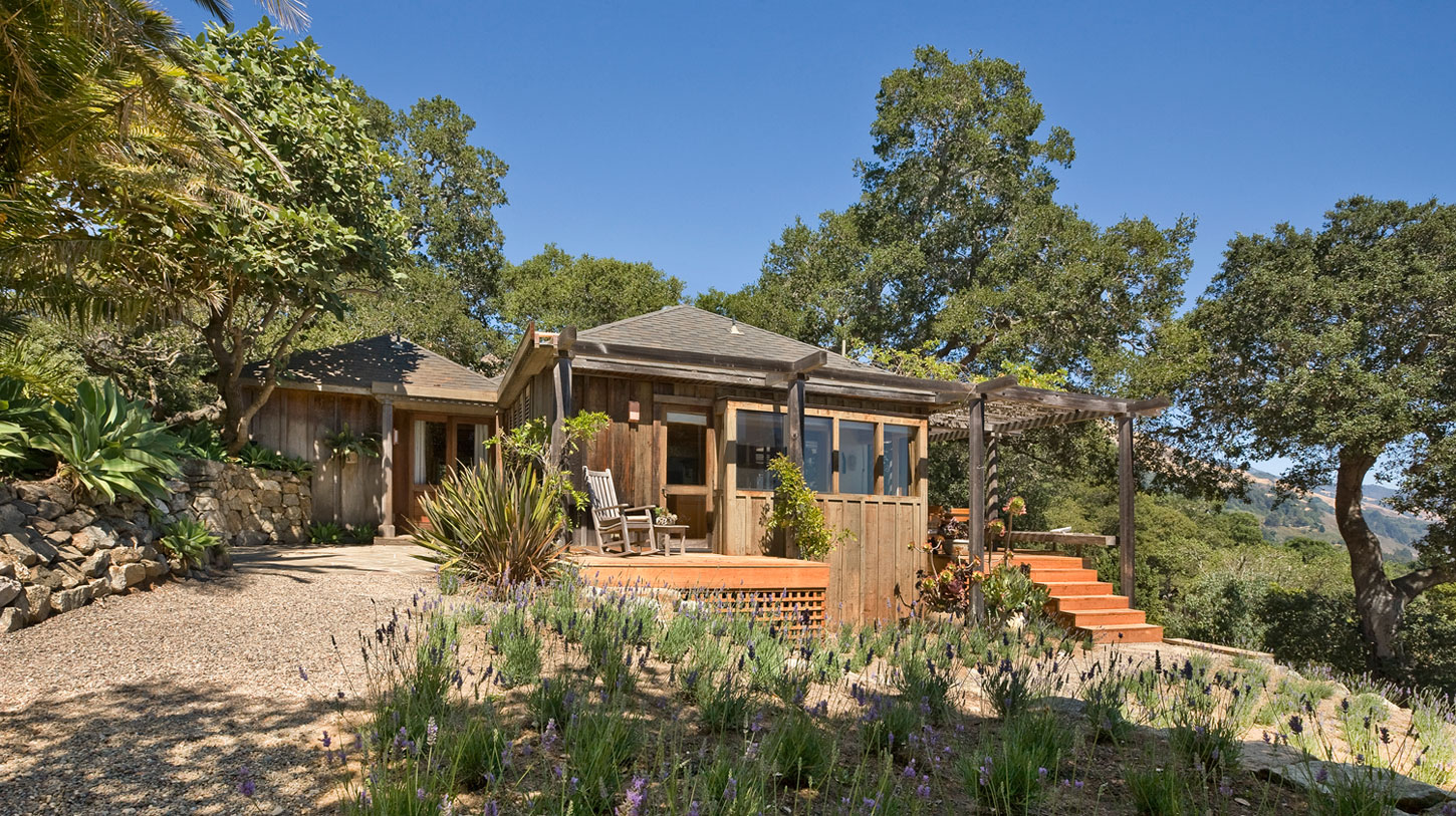 Big Sur Cabin with Mid-Century Accent Pieces and Earth Tone Palette by Studio Schicketanz-01