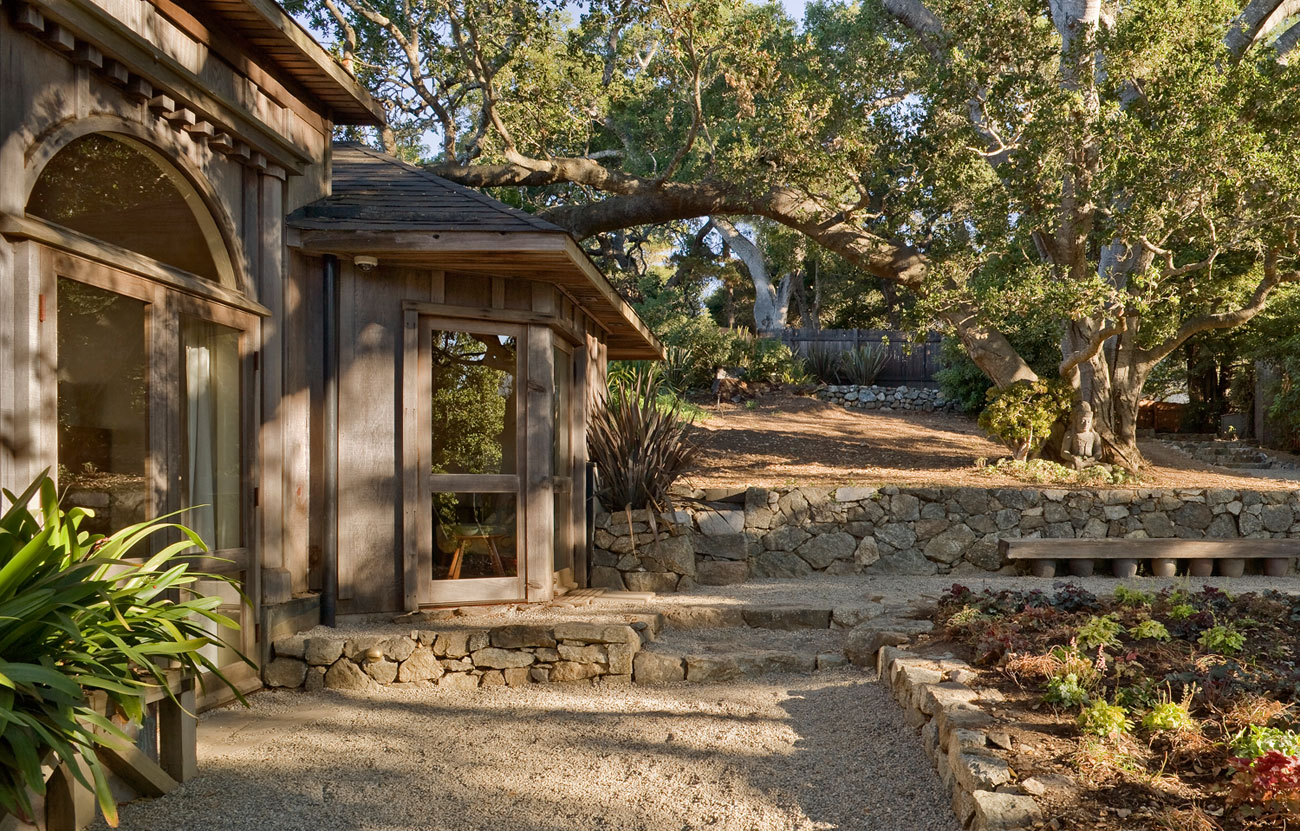 Big Sur Cabin with Mid-Century Accent Pieces and Earth Tone Palette by Studio Schicketanz-02