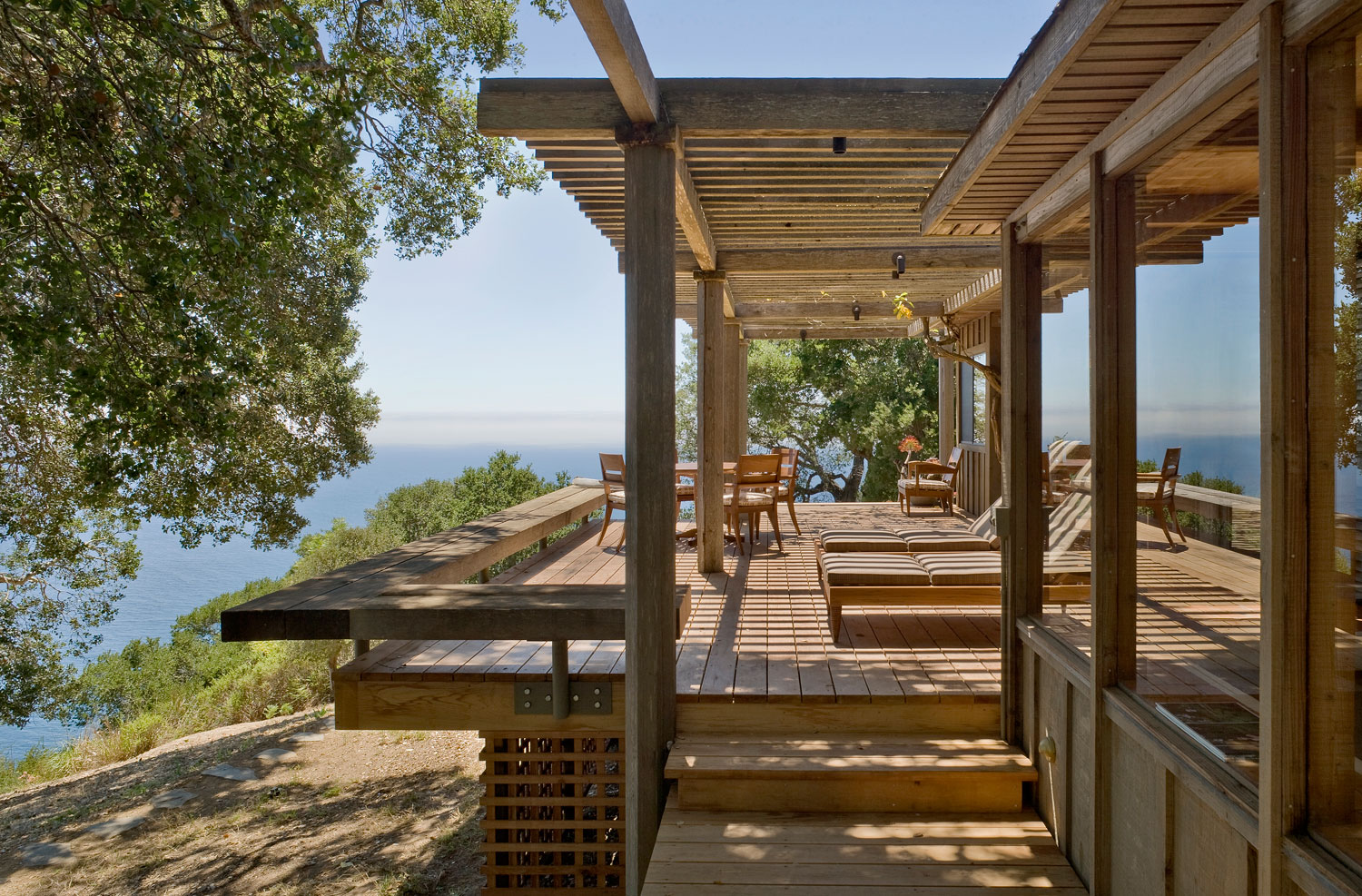 Big Sur Cabin with Mid-Century Accent Pieces and Earth Tone Palette by Studio Schicketanz-04