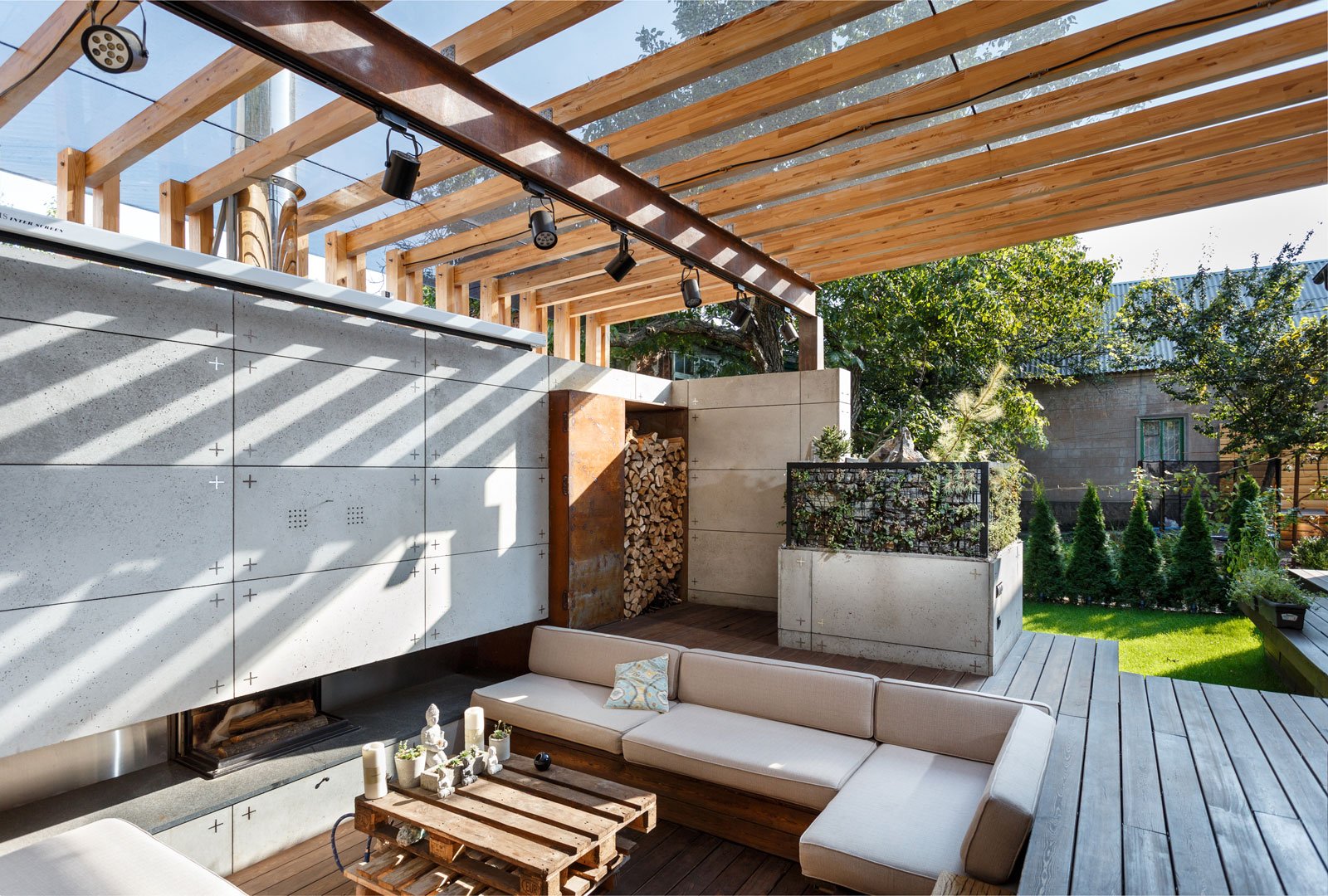 Contemporary Compact Courtyard of Lounge Zone by SVOYA studio-16