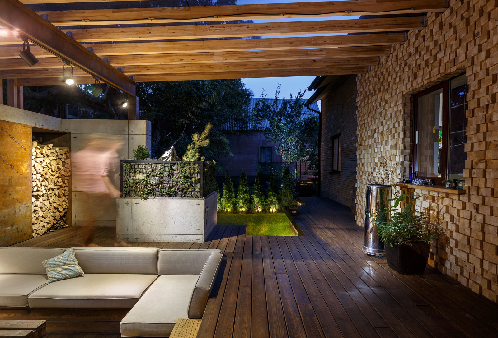 Contemporary Compact Courtyard of Lounge Zone by SVOYA studio-18