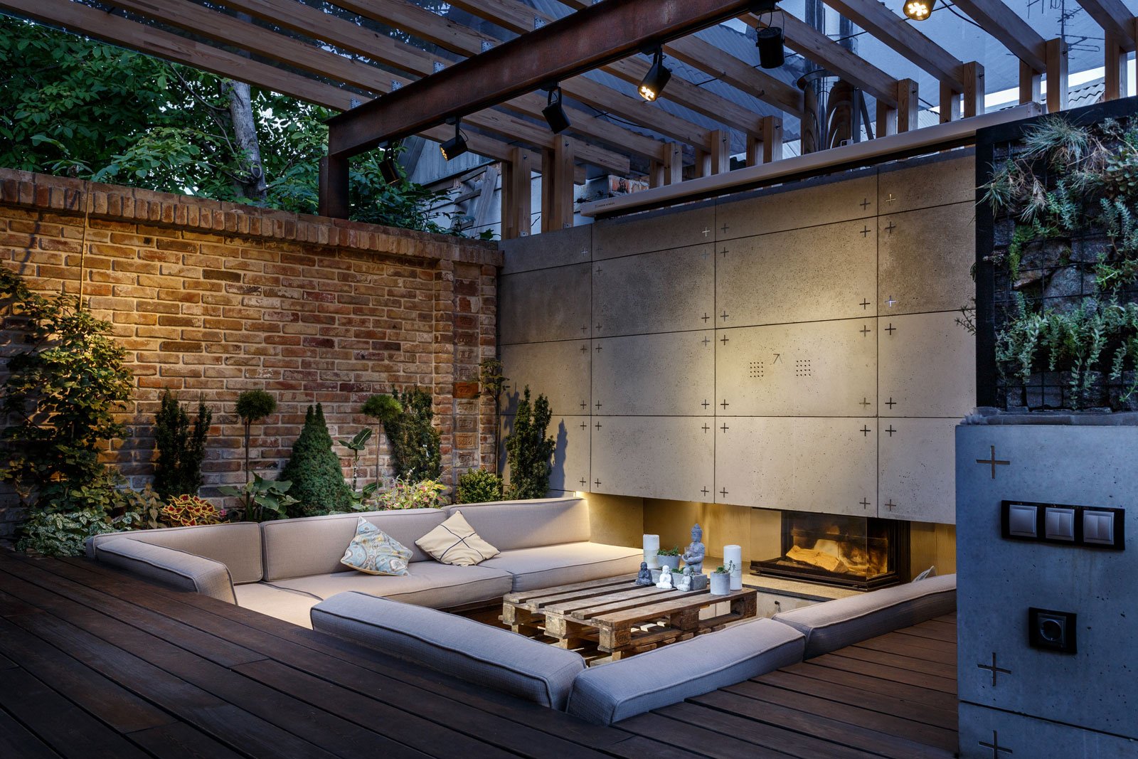 Contemporary Compact Courtyard of Lounge Zone by SVOYA studio-22