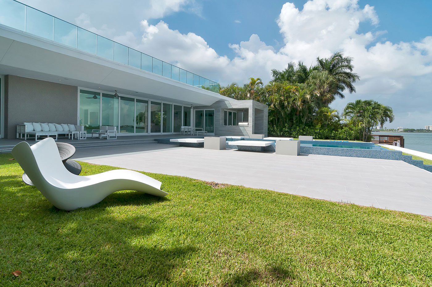 Gross-Flasz House is The Modernist Pavilion in an Extreme Maritime Context by One d+b Miami-02