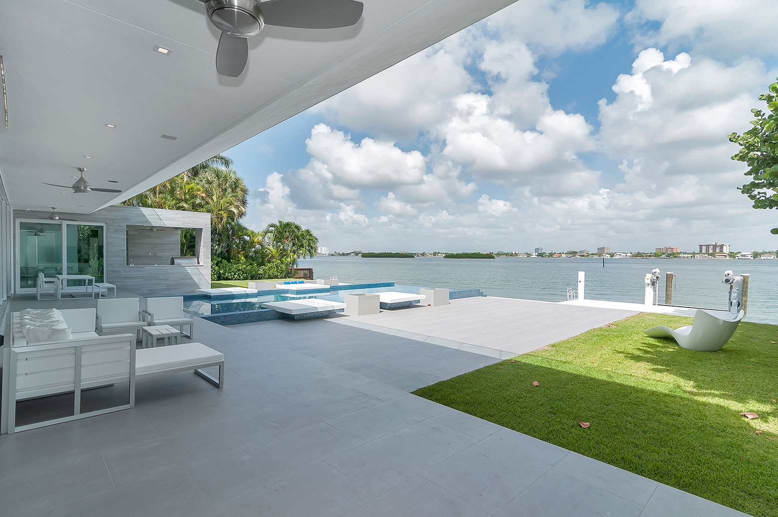 Gross-Flasz House is The Modernist Pavilion in an Extreme Maritime Context by One d+b Miami-04