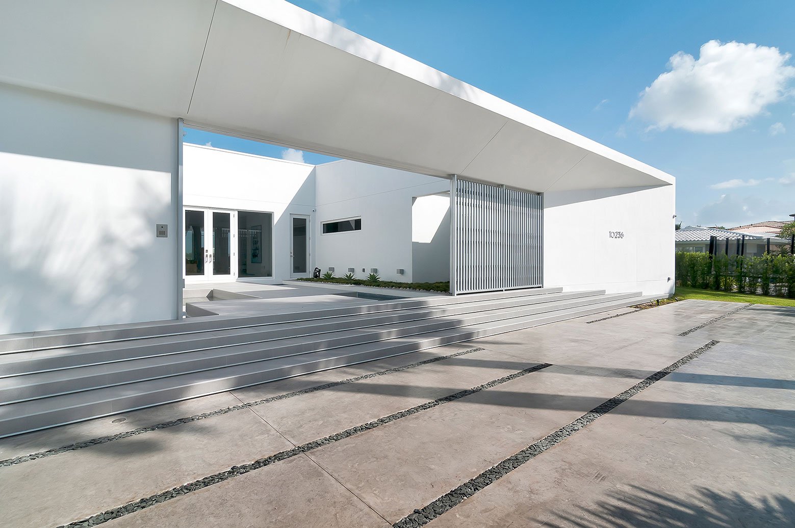 Gross-Flasz House is The Modernist Pavilion in an Extreme Maritime Context by One d+b Miami-08
