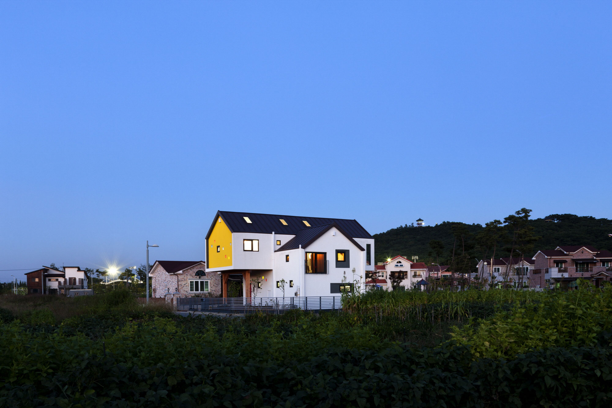 Iksan T Shaped House in South Korea by KDDH architects-20
