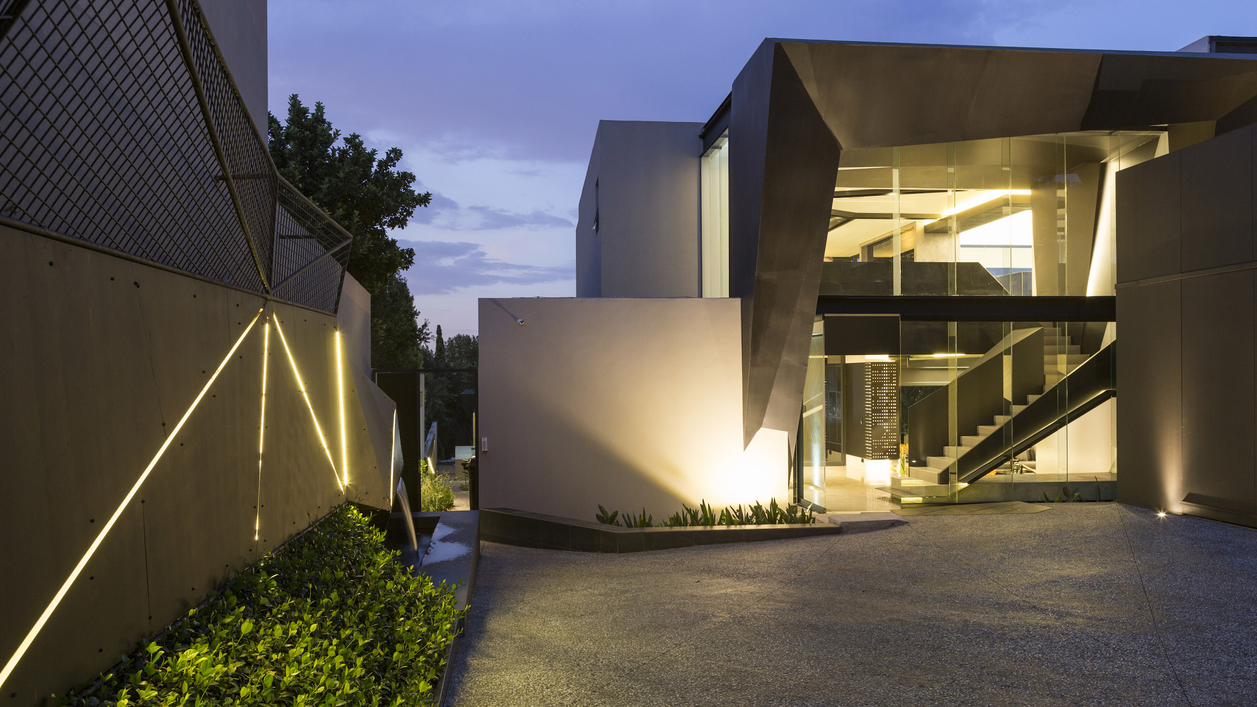 Kloof Road Masterpiece House in Johannesburg by Nico van der Meulen Architects-03
