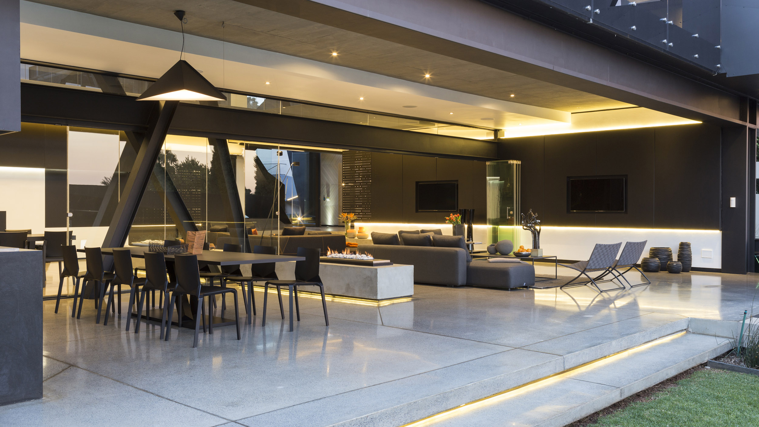 Kloof Road Masterpiece House in Johannesburg by Nico van der Meulen Architects-23