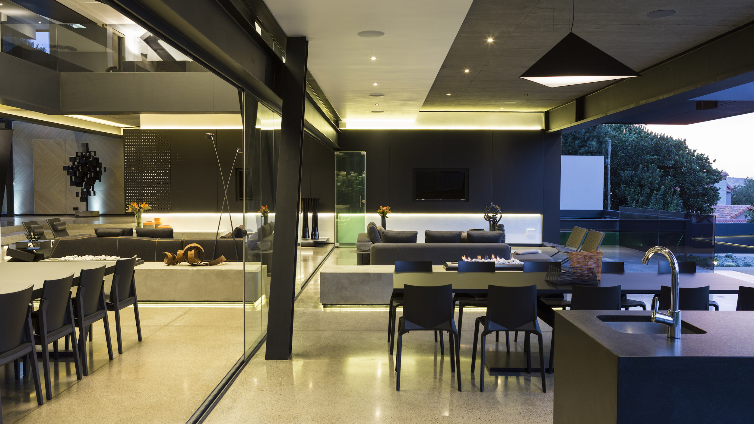 Kloof Road Masterpiece House in Johannesburg by Nico van der Meulen Architects-24