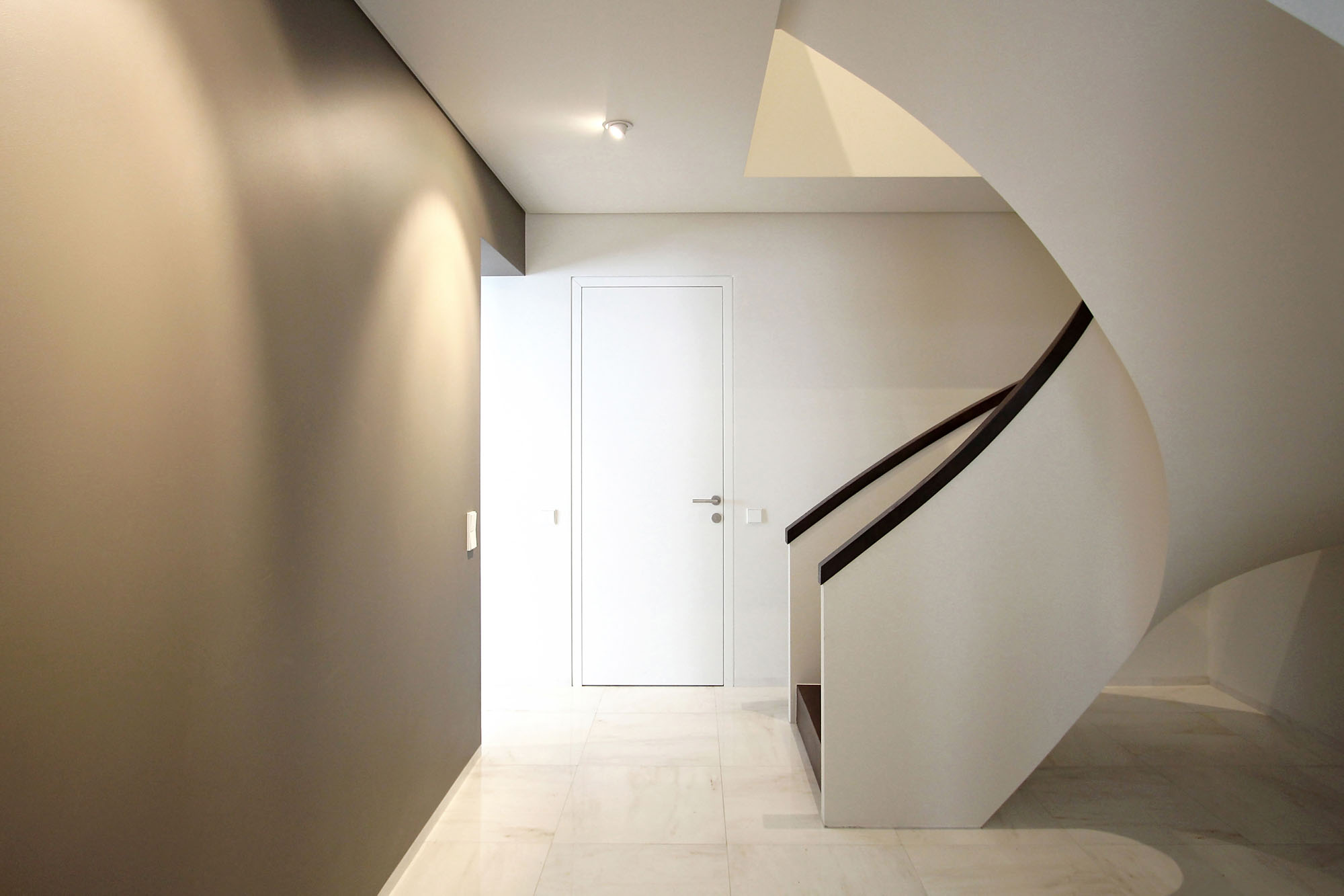 Minimal Style and White Colour Theme of House 02 by Ramunas Manikas-10