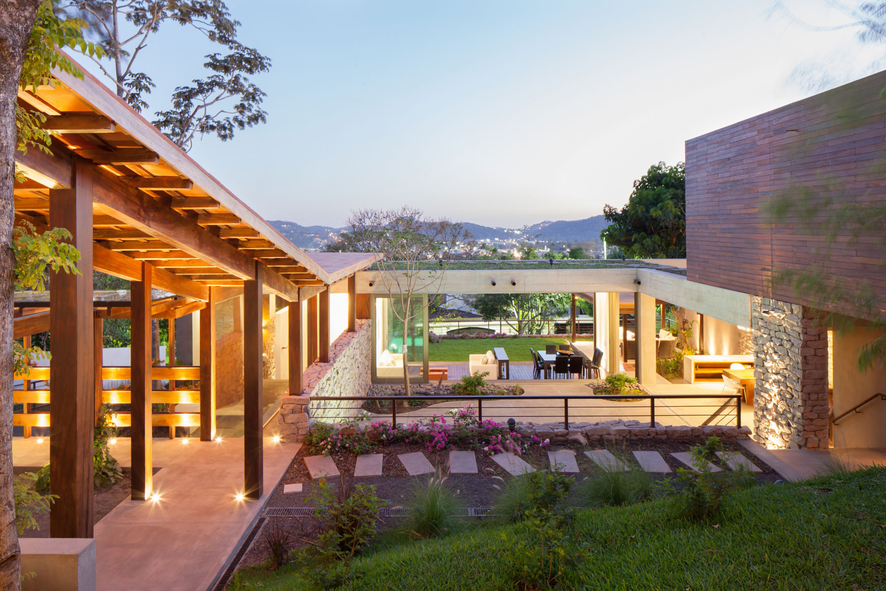 Modern, Rustic Sensation Of Garden House in El Salvador by Cincopatasalgato-19