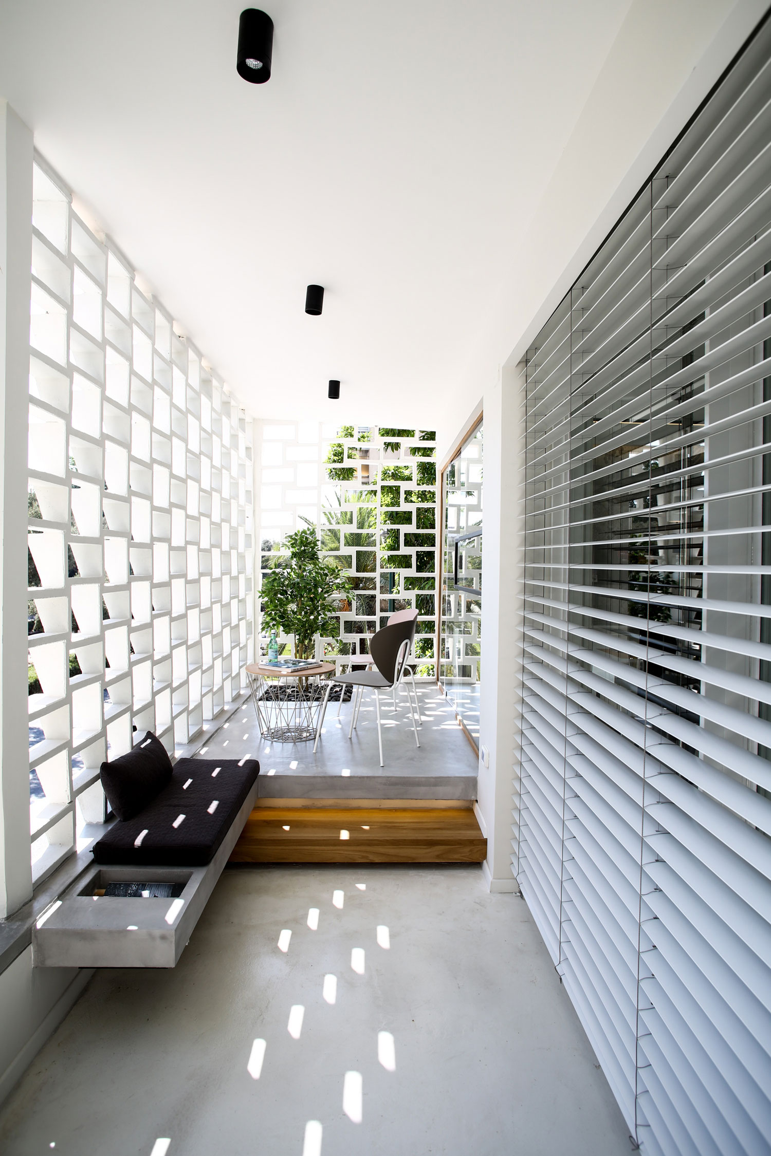 Modern Weisel Apartment in Tel Aviv by Dori Interior Design-09