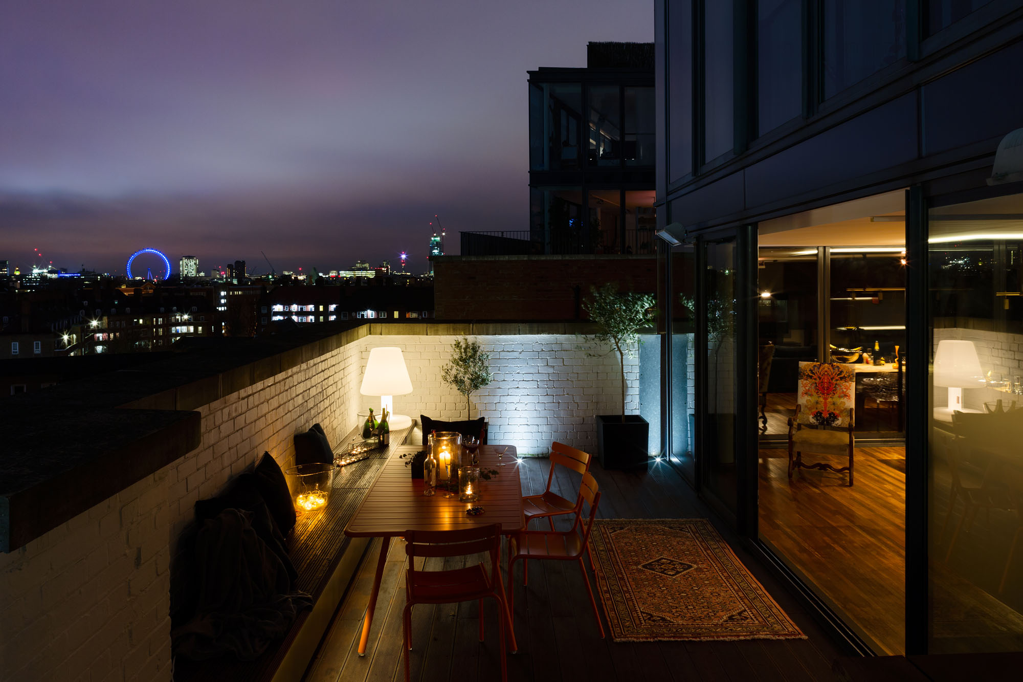 Night and Day Bermondsey Penthouse in London by Daniel Hopwood-02
