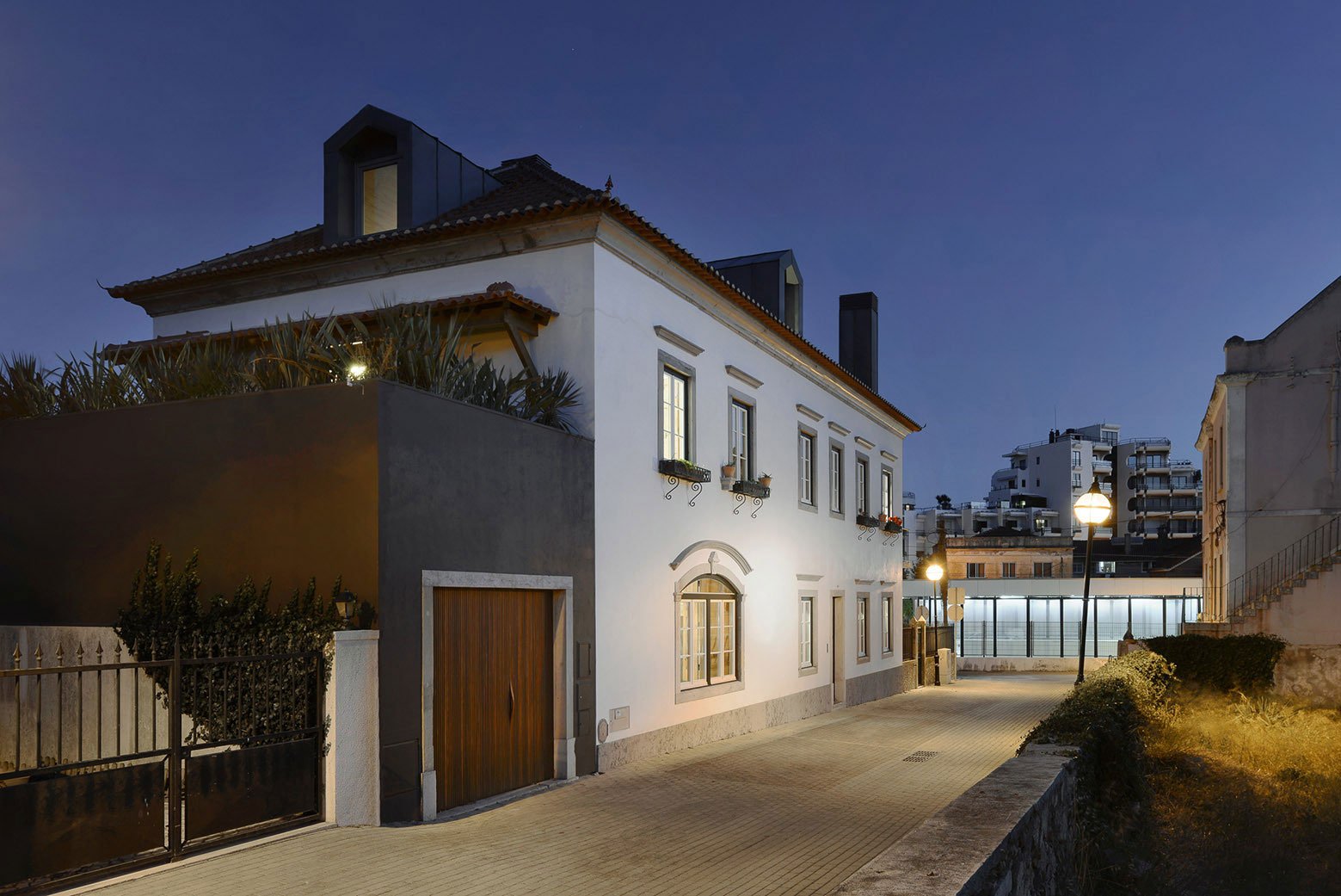 Renovation of a 1923 House in Estoril by Ricardo Moreno Arquitectos-38
