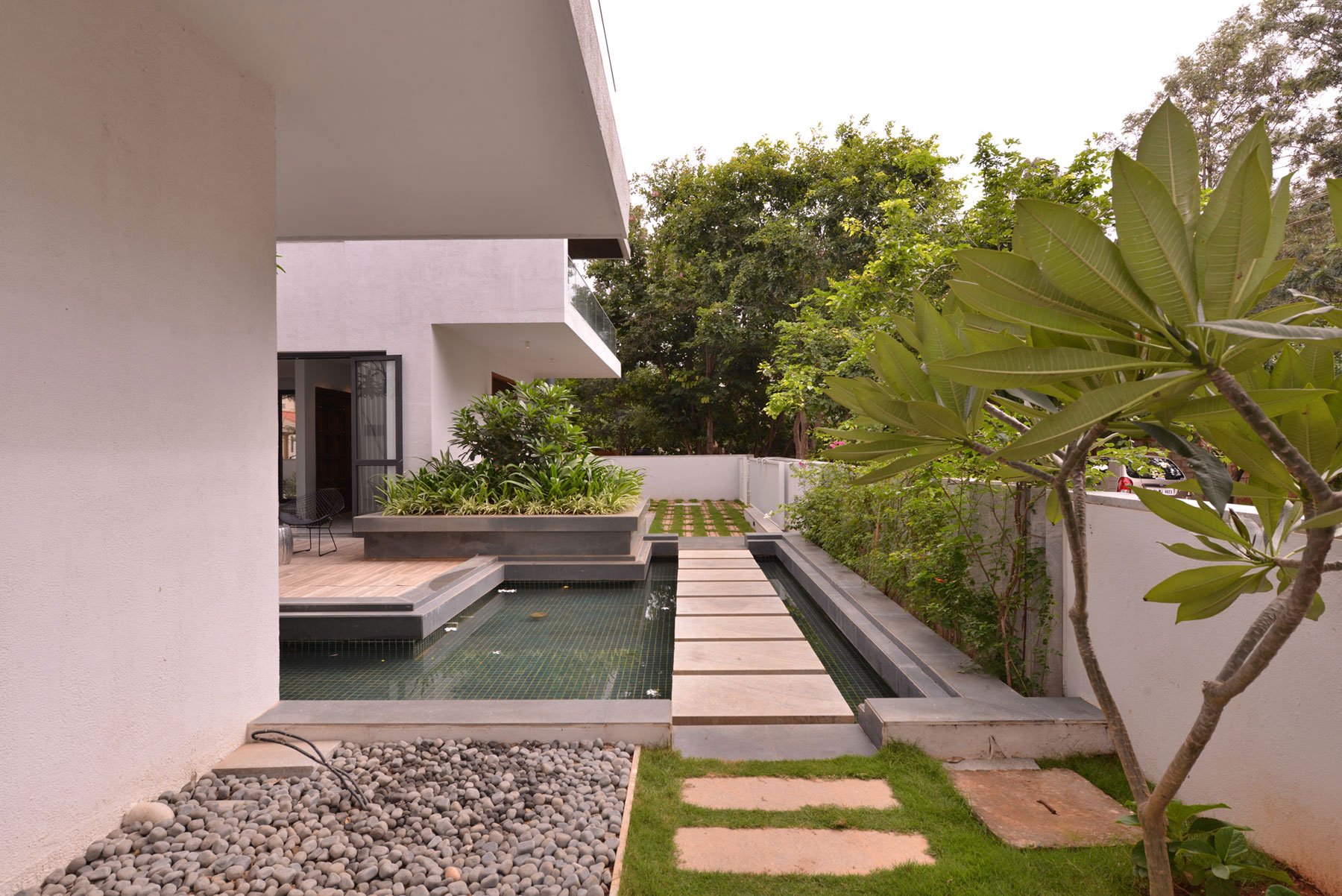 The Courtyard House near Bangalore by Abin Design Studio-03
