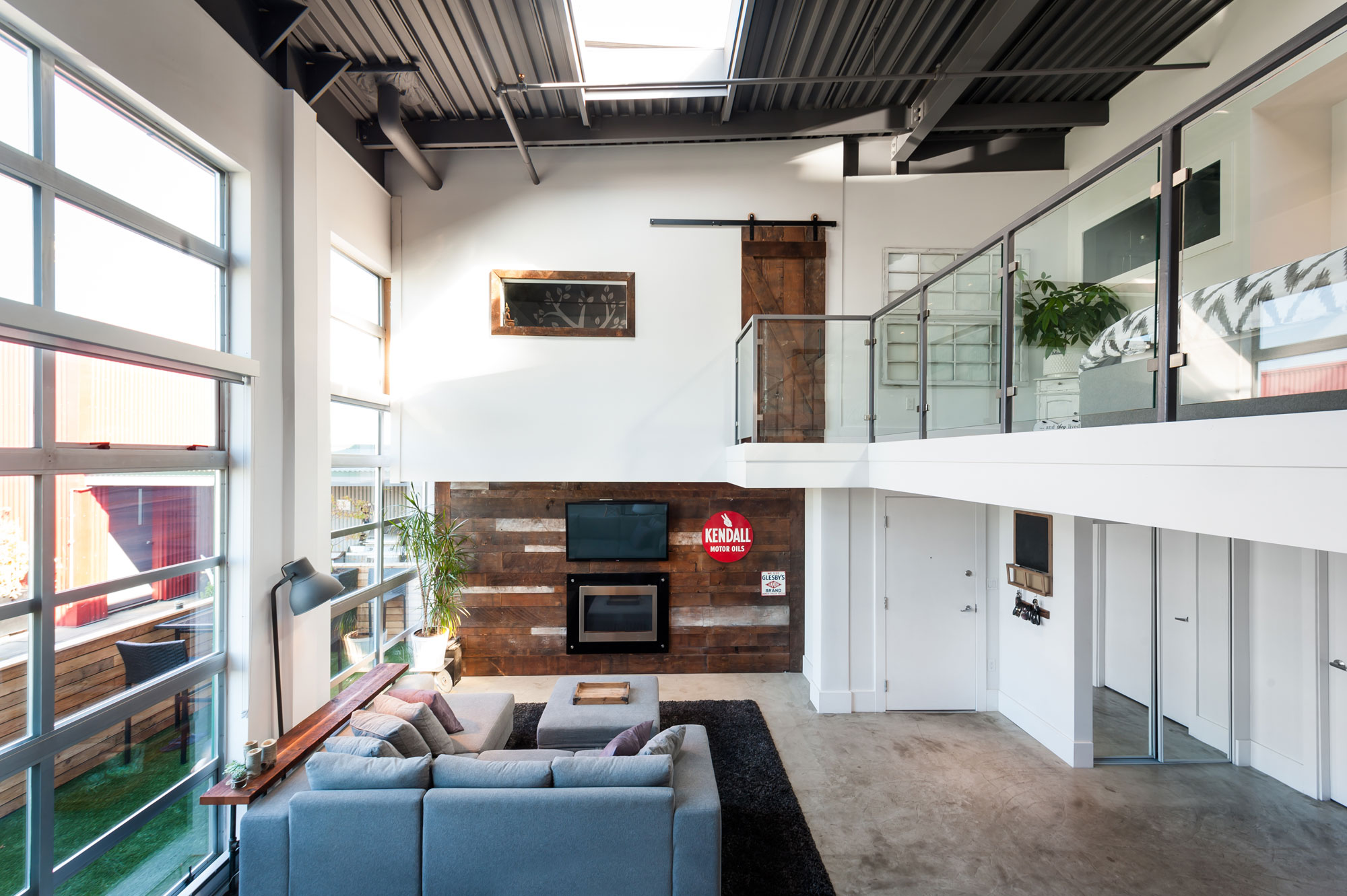 Vintage Modern Double Height Loft in Vancouver-02