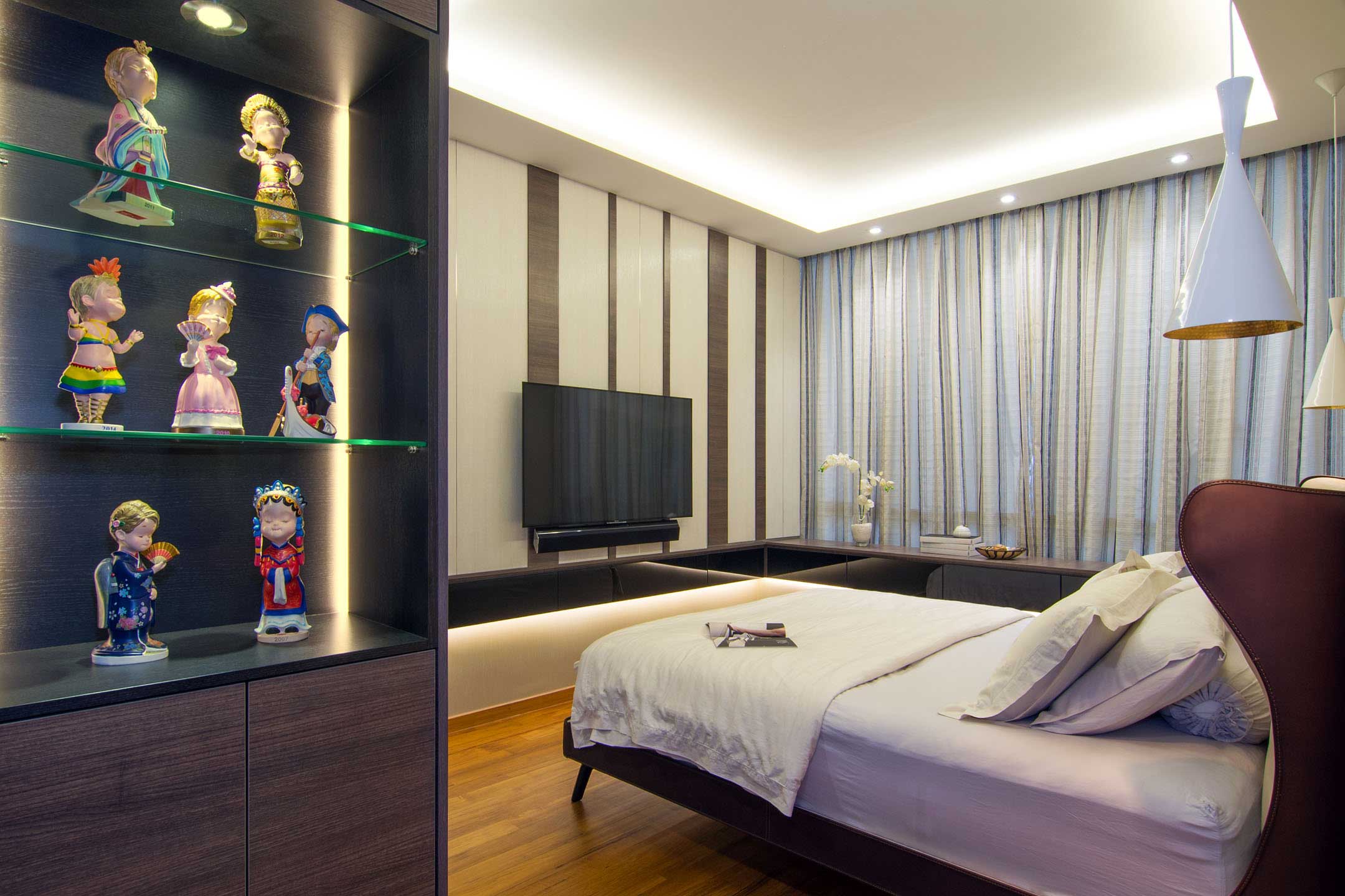 Apartment designed for an art lover in Singapore by KNQ Associates-09