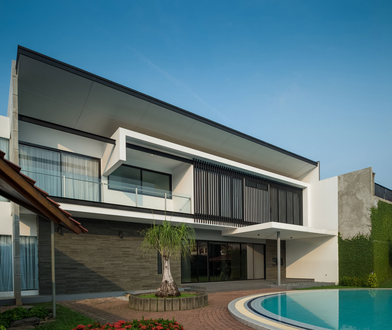 Modern D+S House Located in Jakarta by DP+HS architects-04