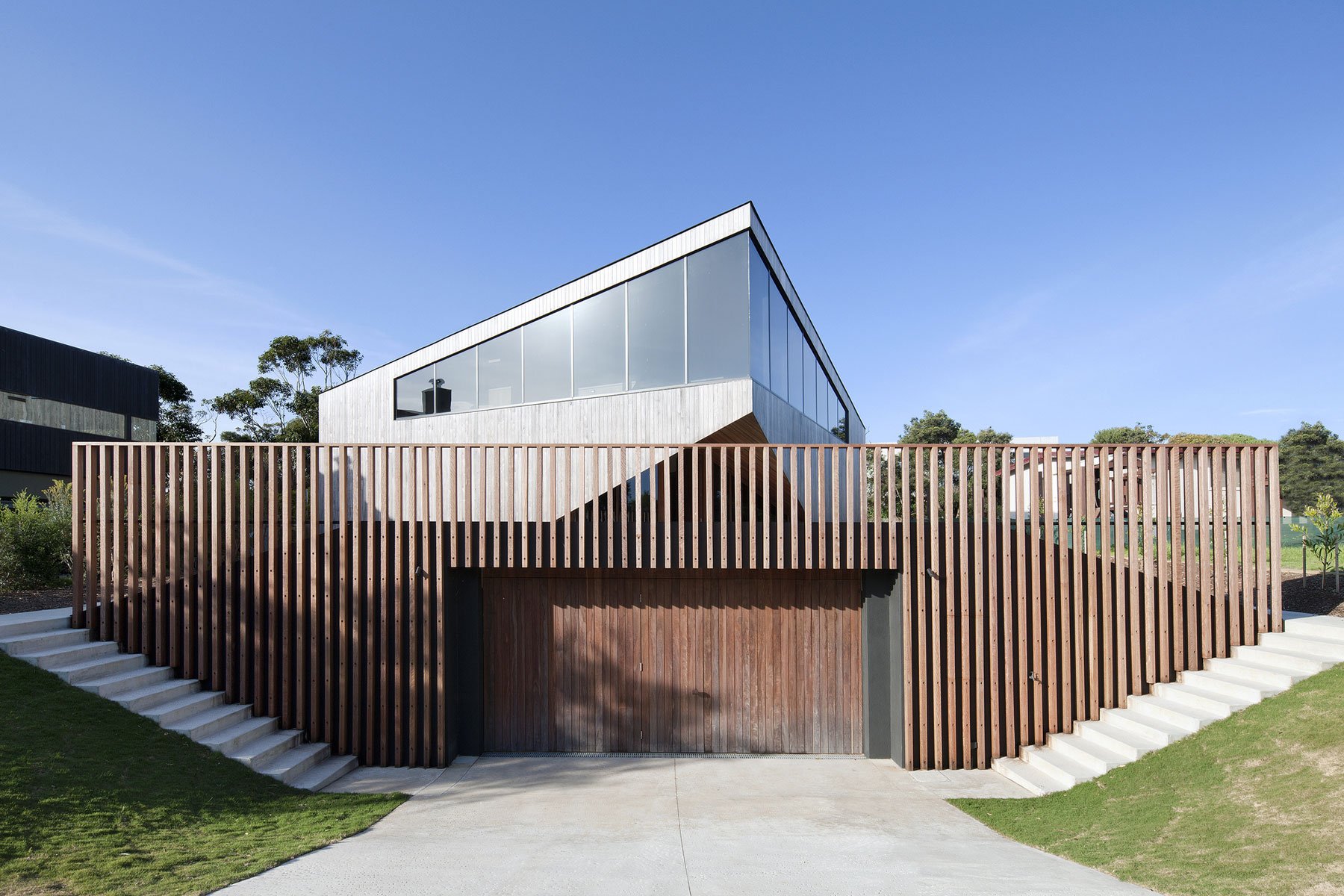 No Front or Back of Aireys House by Byrne Architects-01